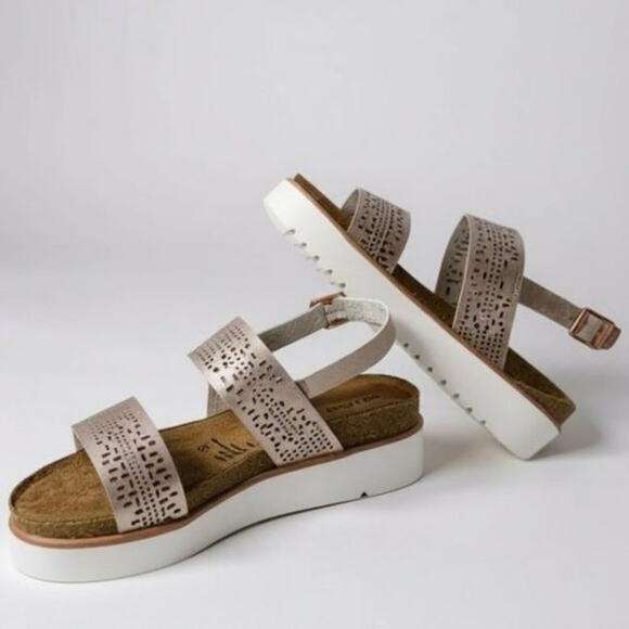 NEW Not Rated Rose Gold Platform Sandals Women’s 6 Cutout Straps Lightweight - Picture 2 of 9